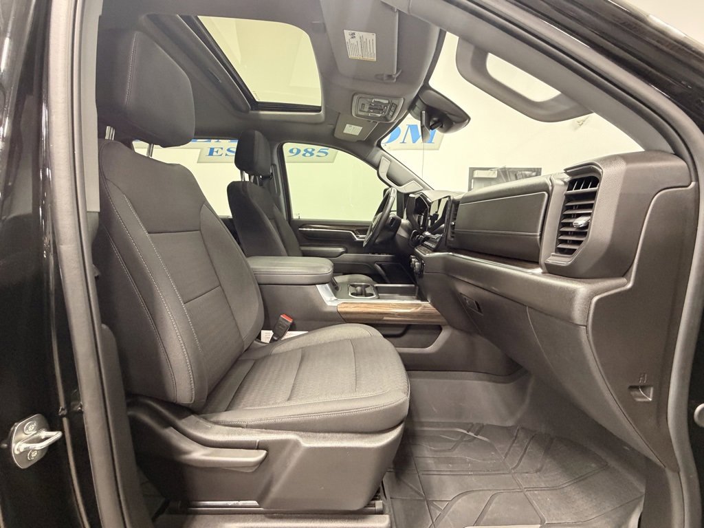 Used 2024 Chevrolet Silverado 2500 LT w/ Midnight Edition image 23