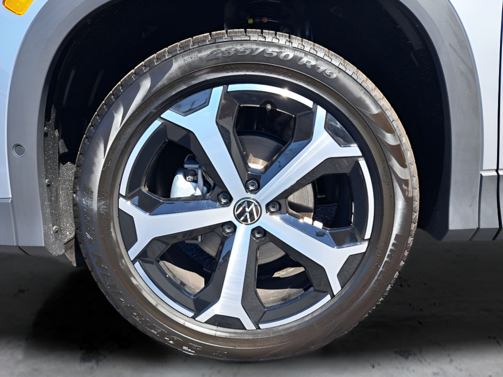 New 2025 Volkswagen Tiguan SE FWD image 10