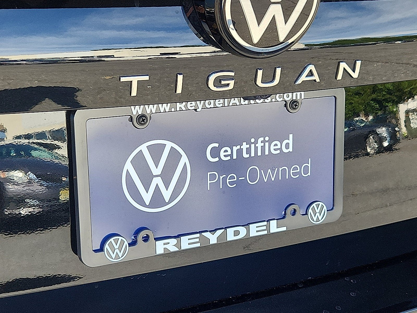 Certified 2025 Volkswagen Tiguan SEL R-Line AWD/4WD image 30