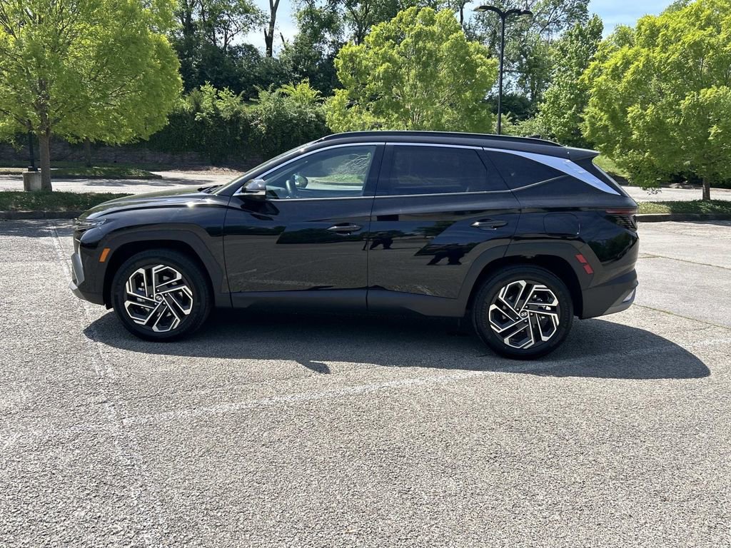 Certified 2025 Hyundai Tucson Limited AWD/4WD image 4