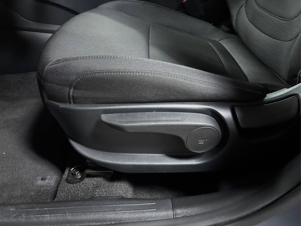 Certified 2025 Hyundai Tucson SE image 22