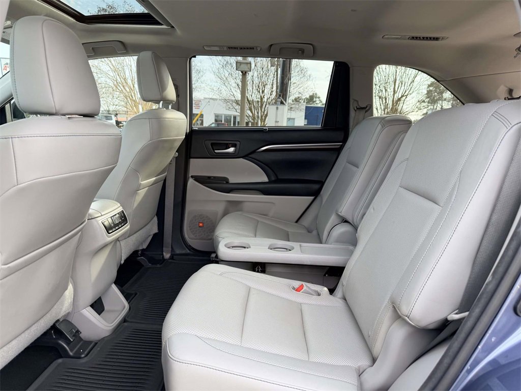 Used 2015 Toyota Highlander Limited image 16