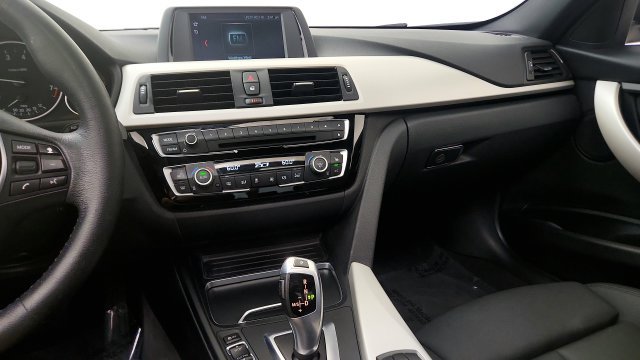 Used 2018 BMW 320i xDrive Sedan AWD/4WD image 60