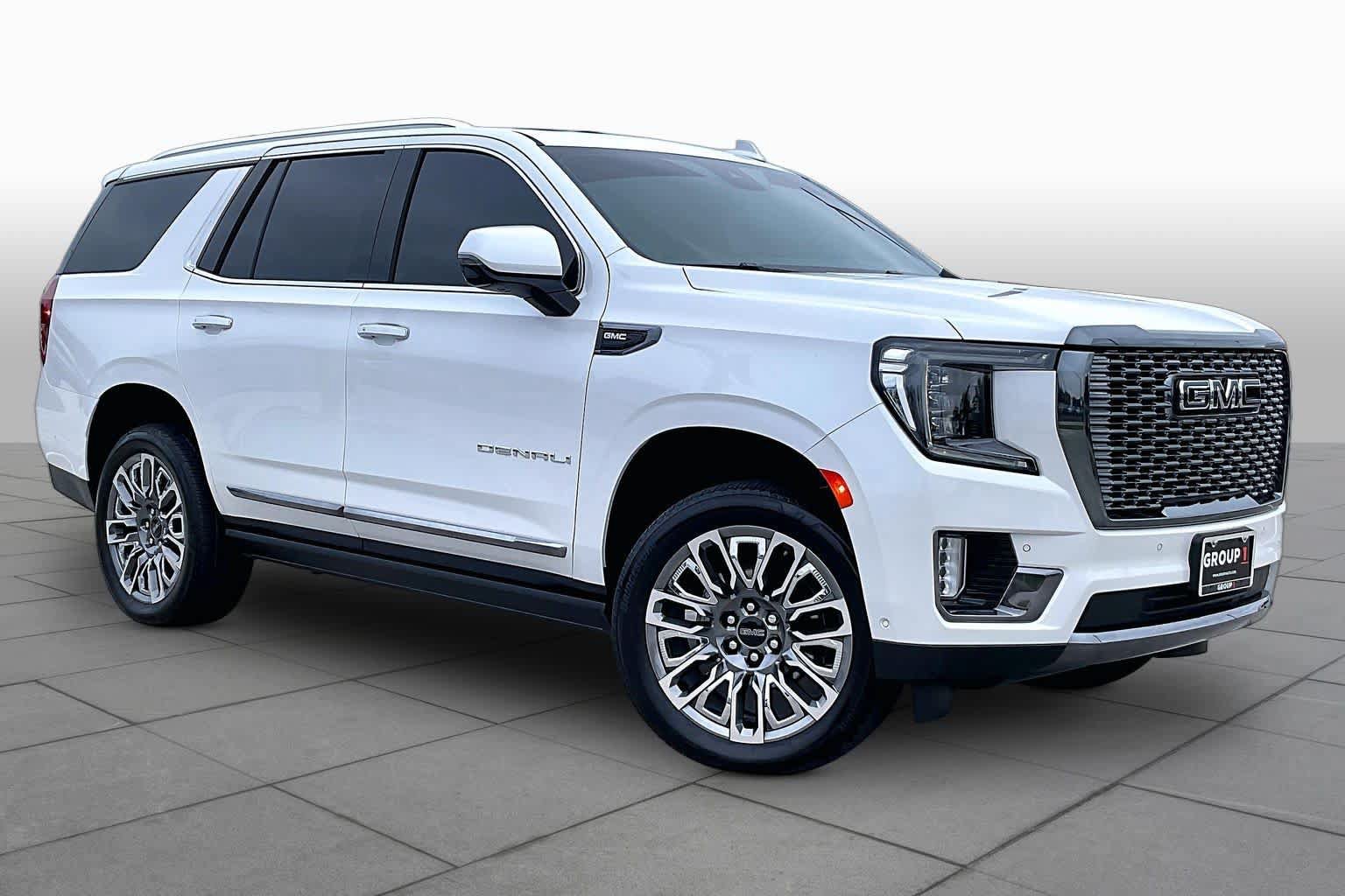 Used 2024 GMC Yukon Denali Ultimate AWD/4WD image 3