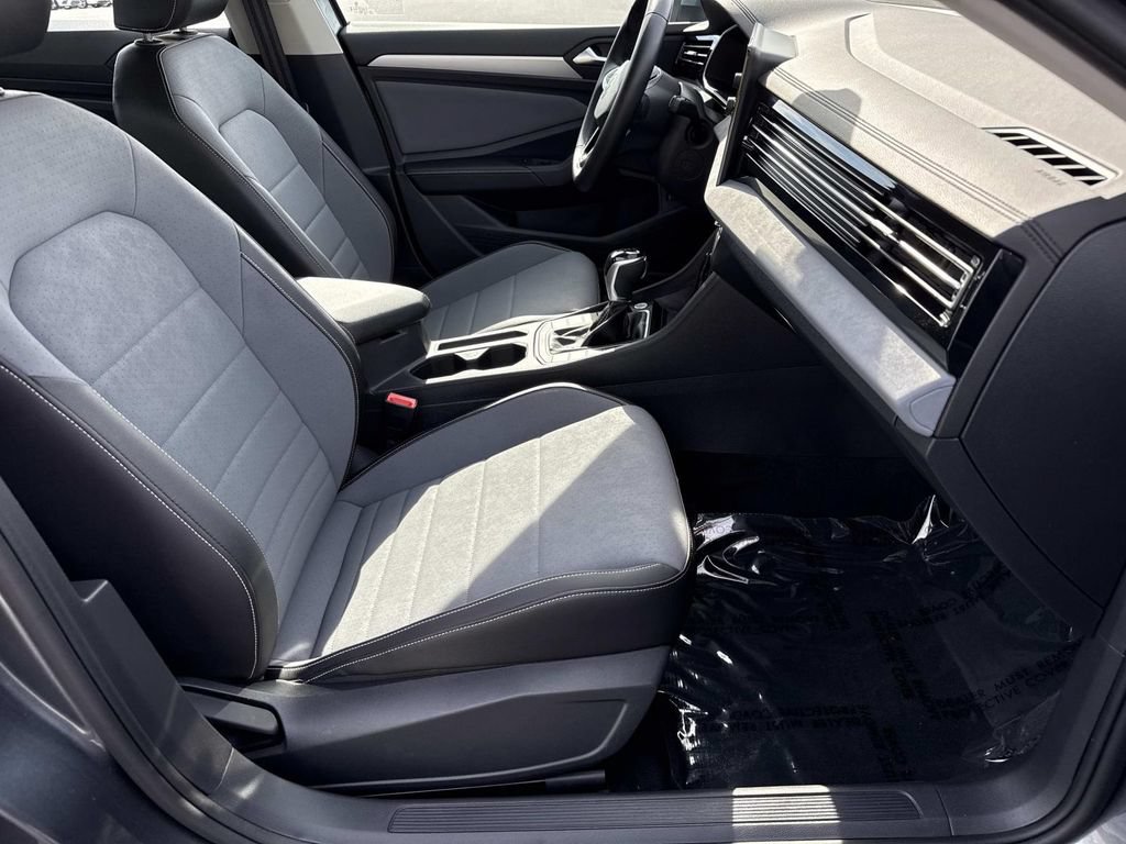Used 2025 Volkswagen Jetta SE FWD image 20
