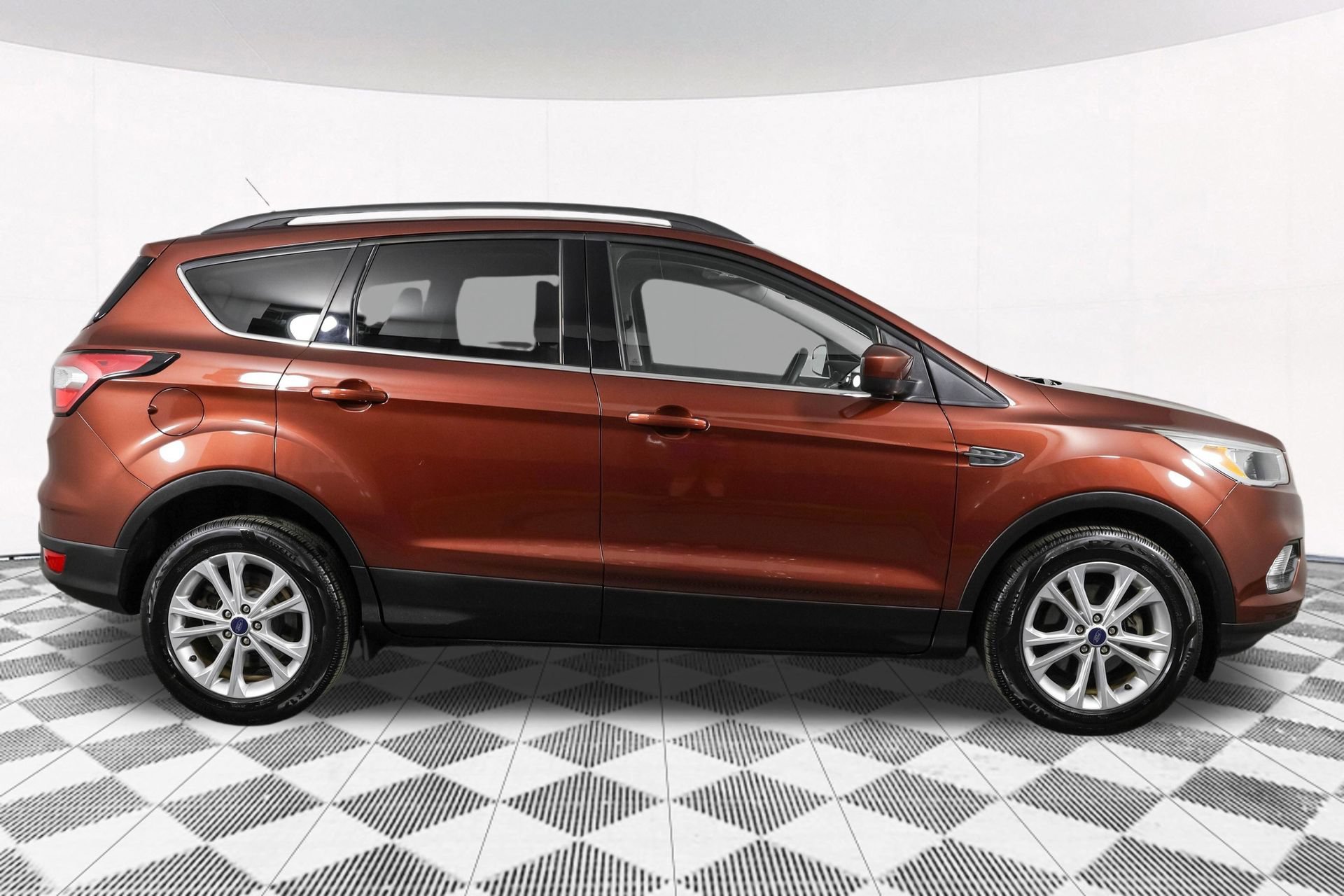 Used 2018 Ford Escape SE FWD image 16