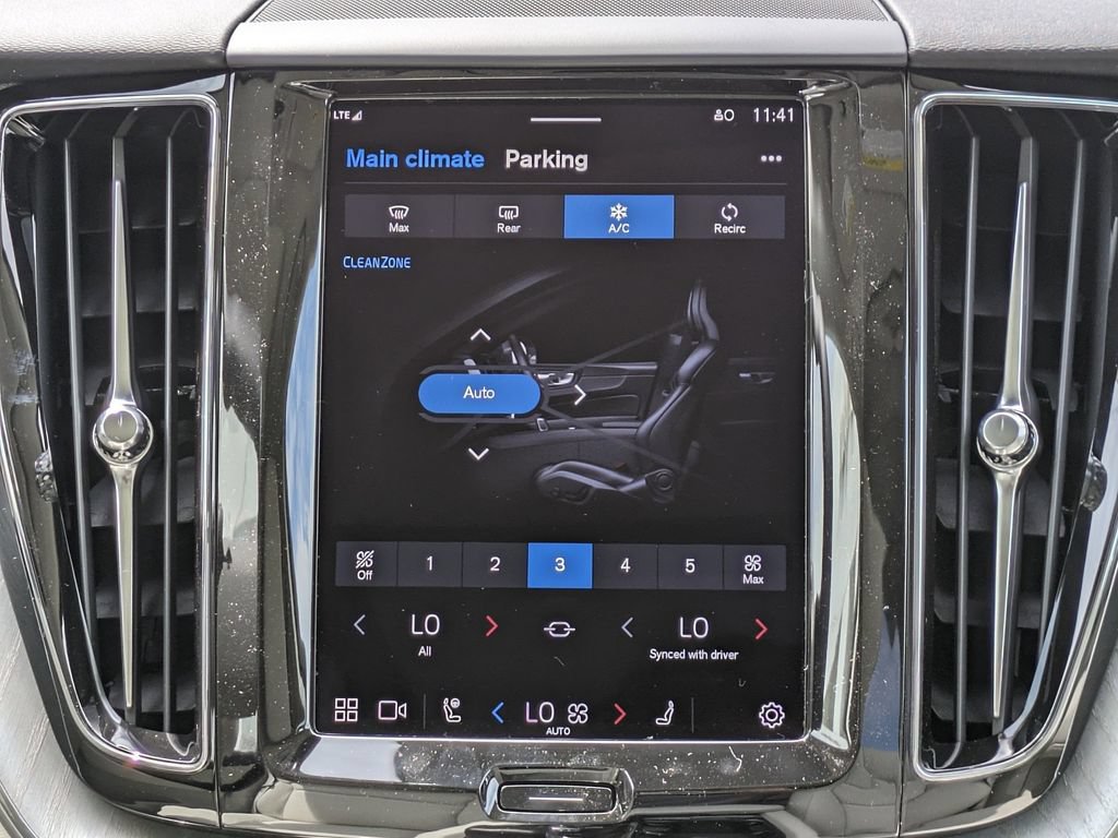 New 2025 Volvo XC60 T8 Plus w/ Protection Package Premier AWD/4WD image 17