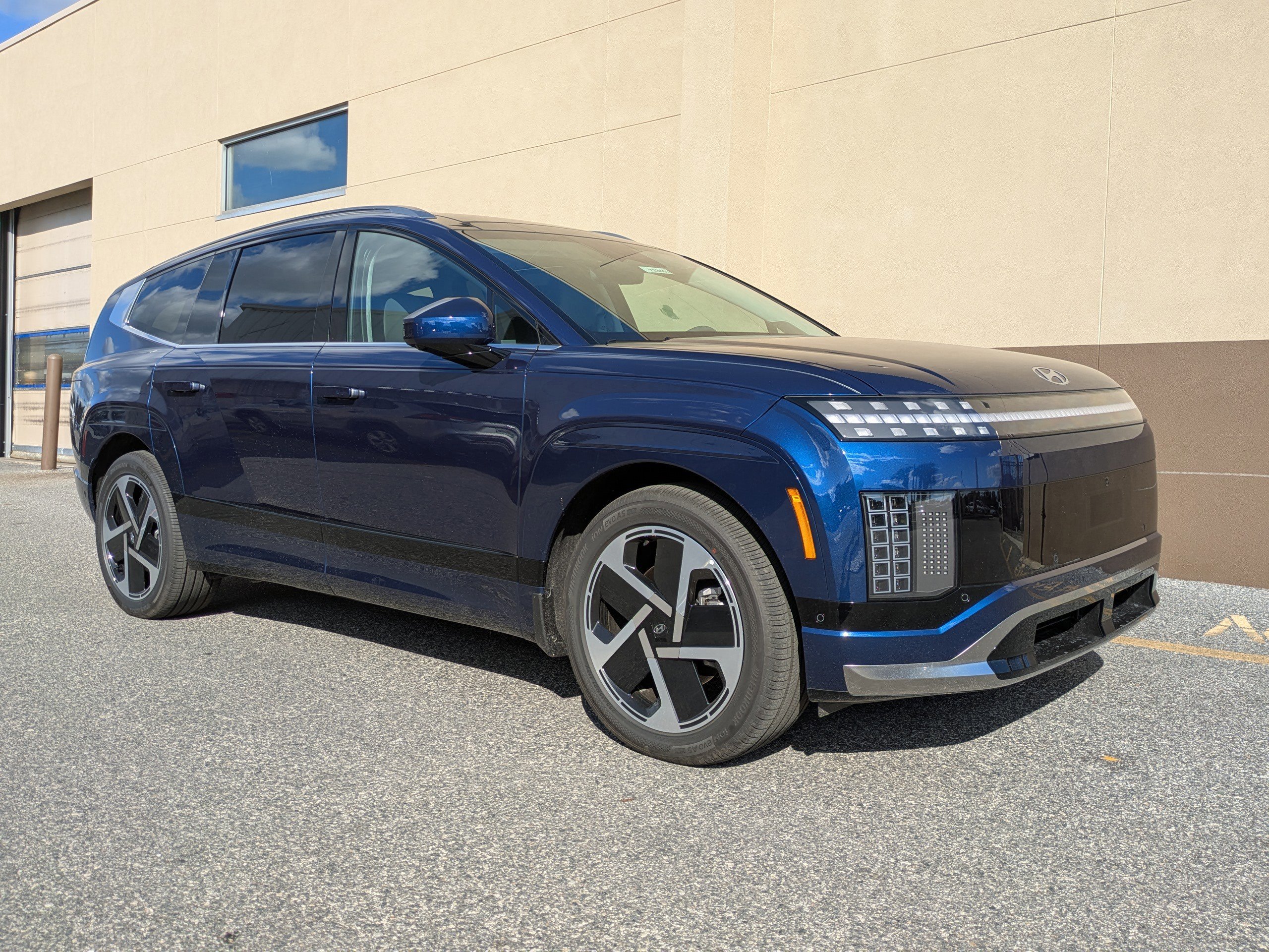 New 2026 Hyundai Ioniq 9 Calligraphy image 2