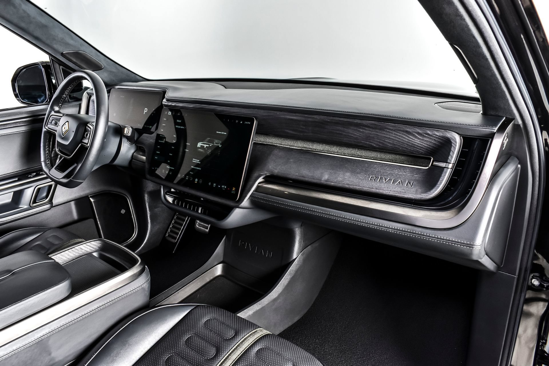 Used 2024 Rivian R1S Adventure AWD/4WD image 23