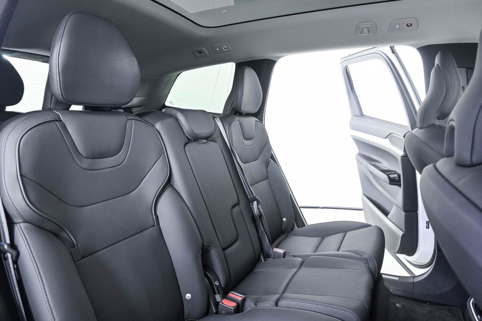 Used 2025 Volvo EX90 Plus AWD/4WD image 21
