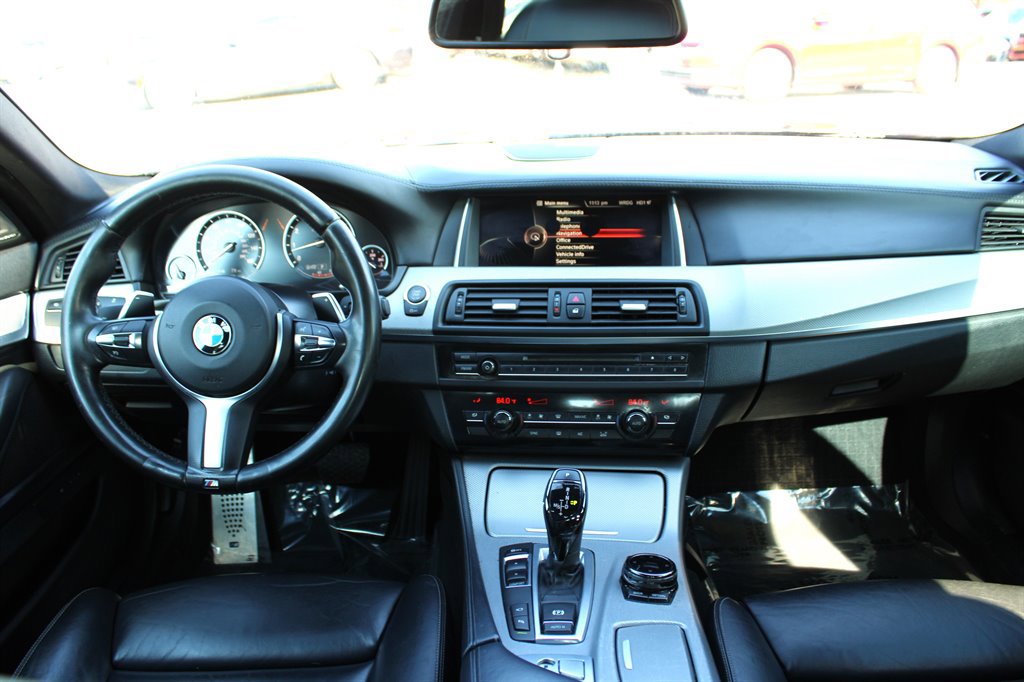 Used 2016 BMW 550i Sedan image 11