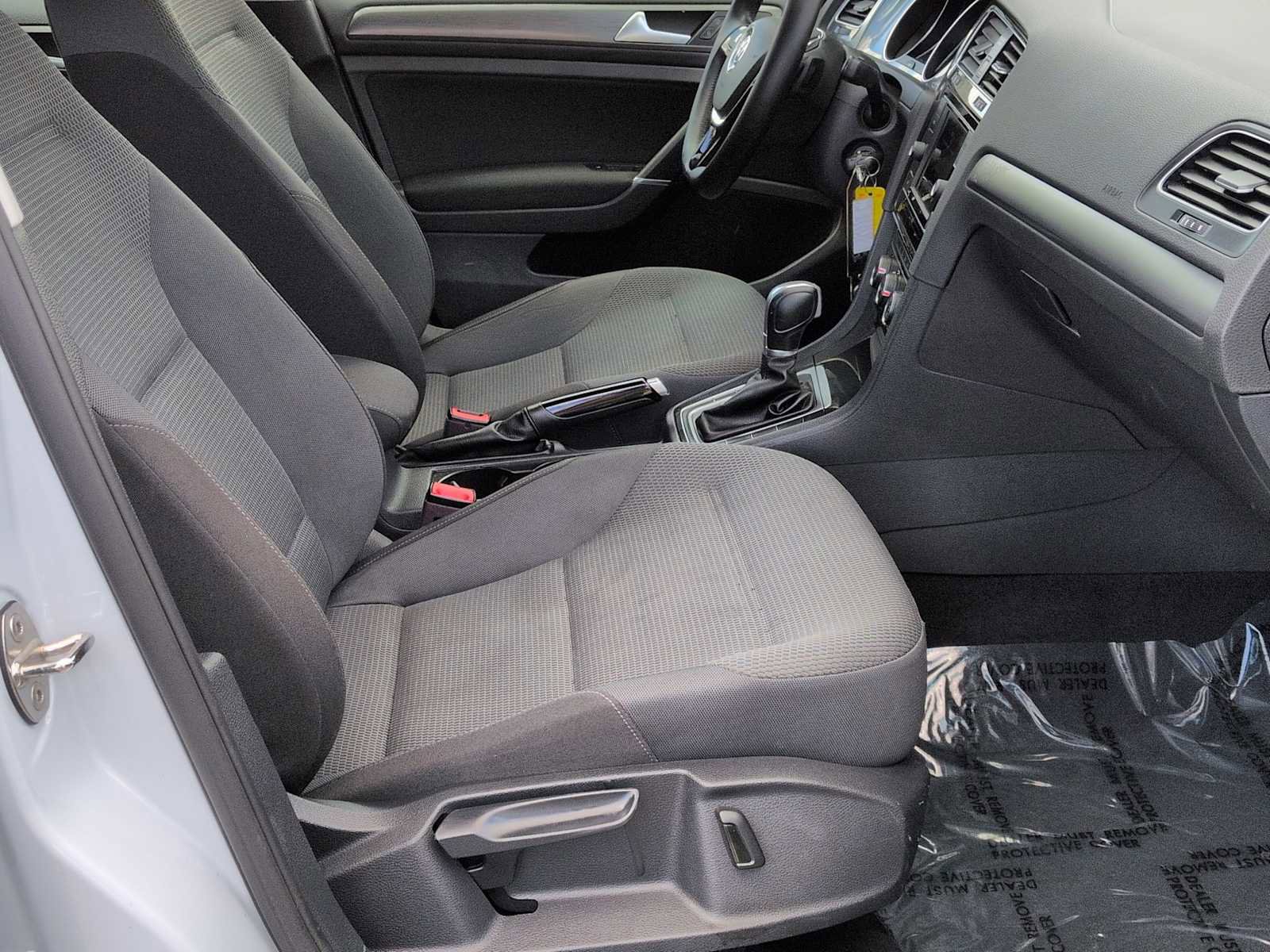 Used 2018 Volkswagen Golf S FWD image 22