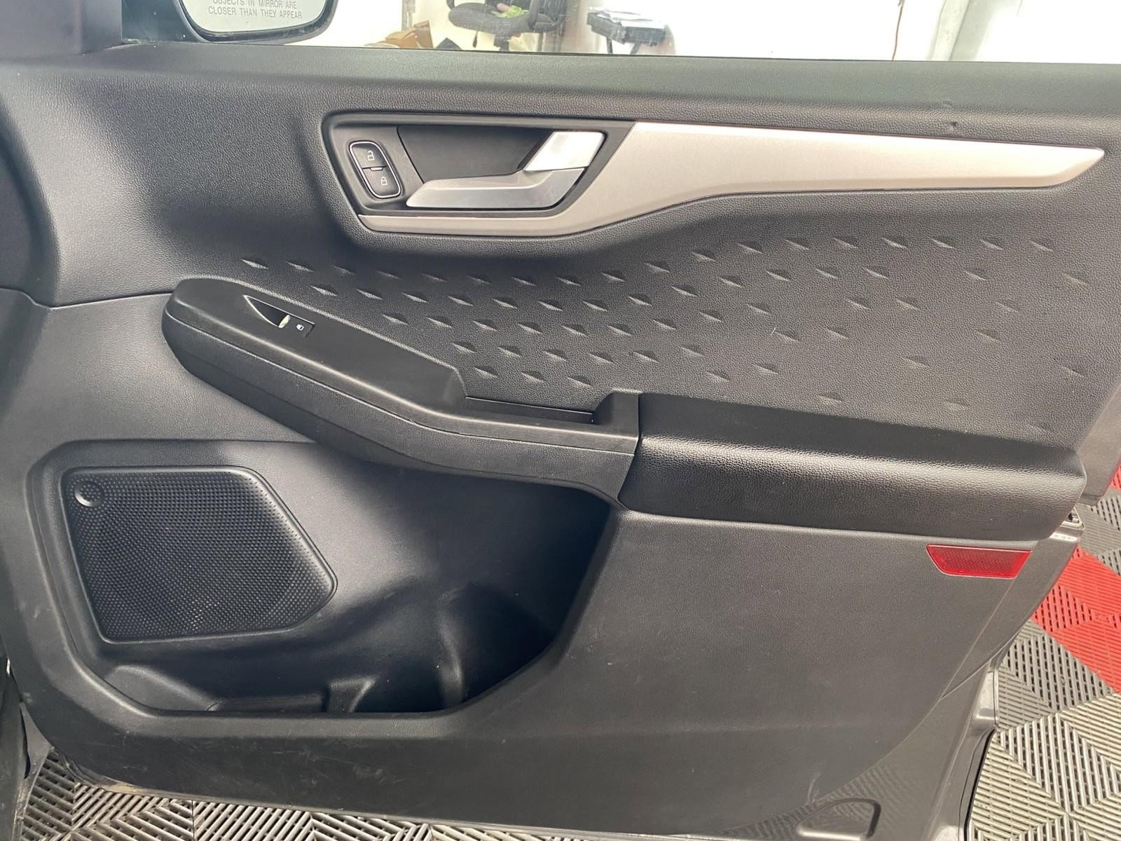 Used 2020 Ford Escape SEL image 7