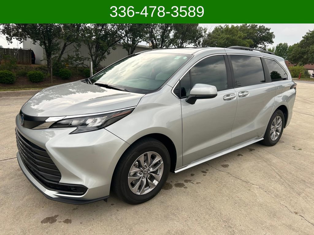 Used 2025 Toyota Sienna LE w/ LE Plus Package FWD 360° Tour