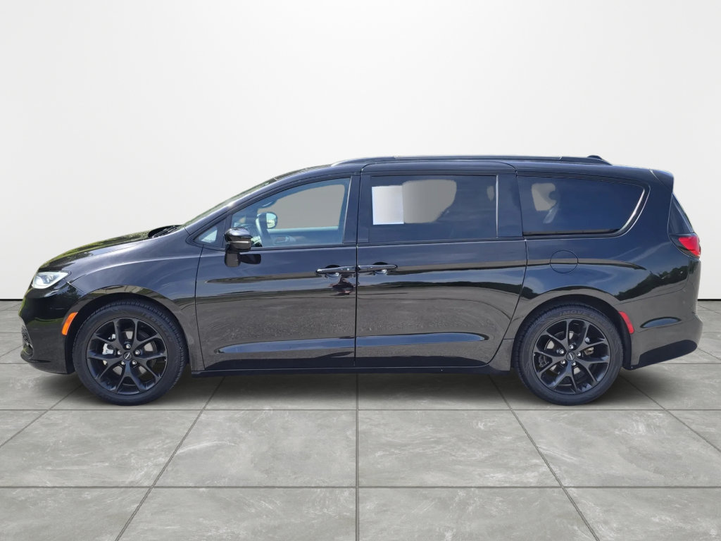 Used 2025 Chrysler Pacifica Limited FWD image 7