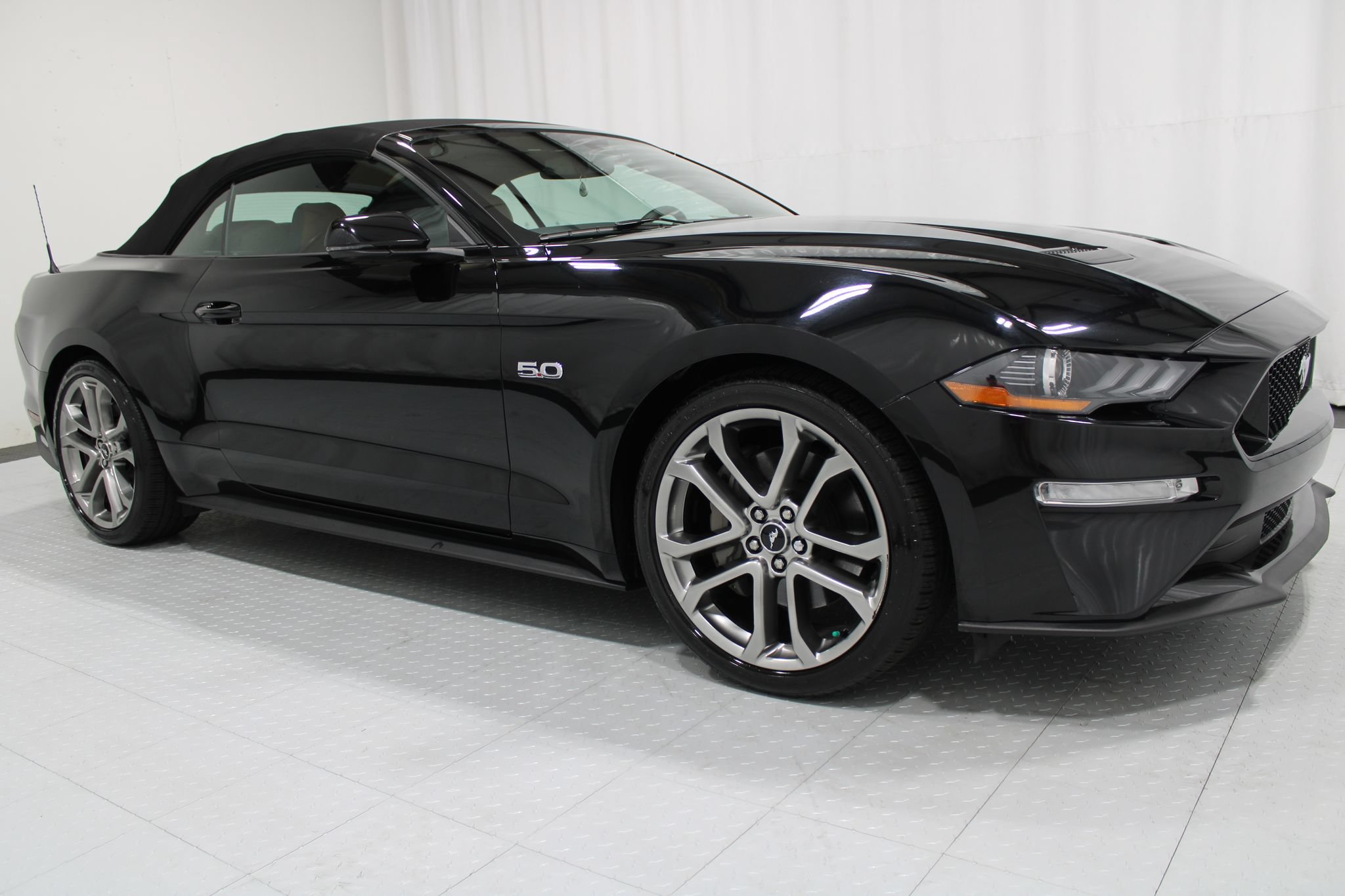 Used 2018 Ford Mustang GT Premium RWD image 4