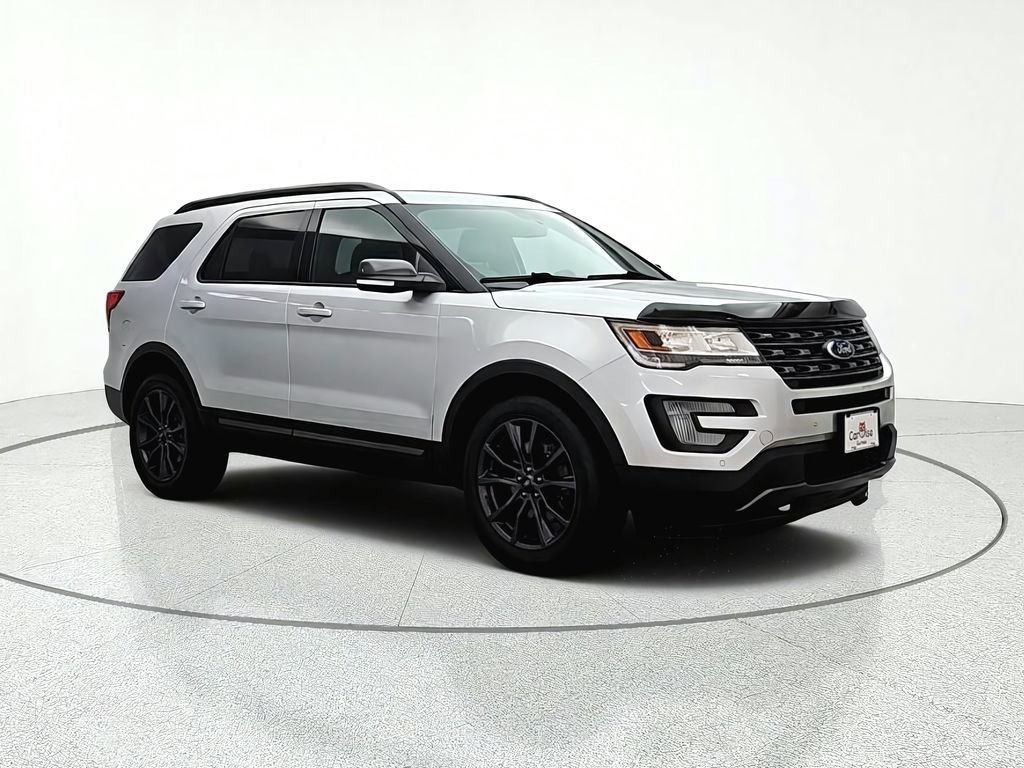 Used 2017 Ford Explorer XLT w/ Equipment Group 202A AWD/4WD image 9