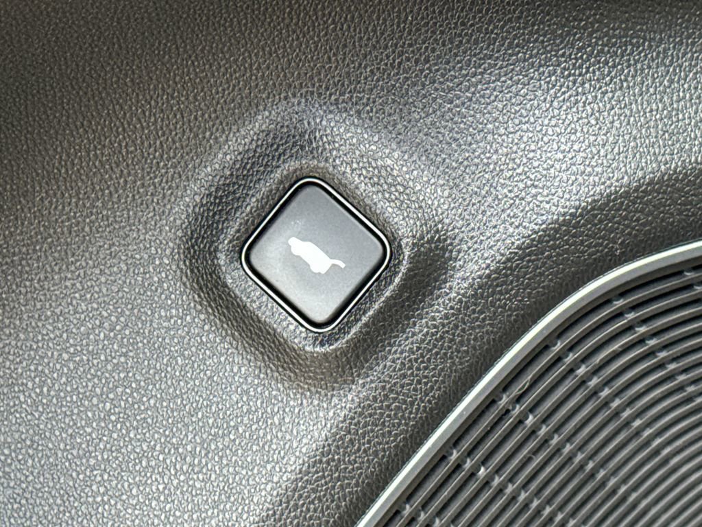 Used 2023 Acura MDX SH-AWD image 22