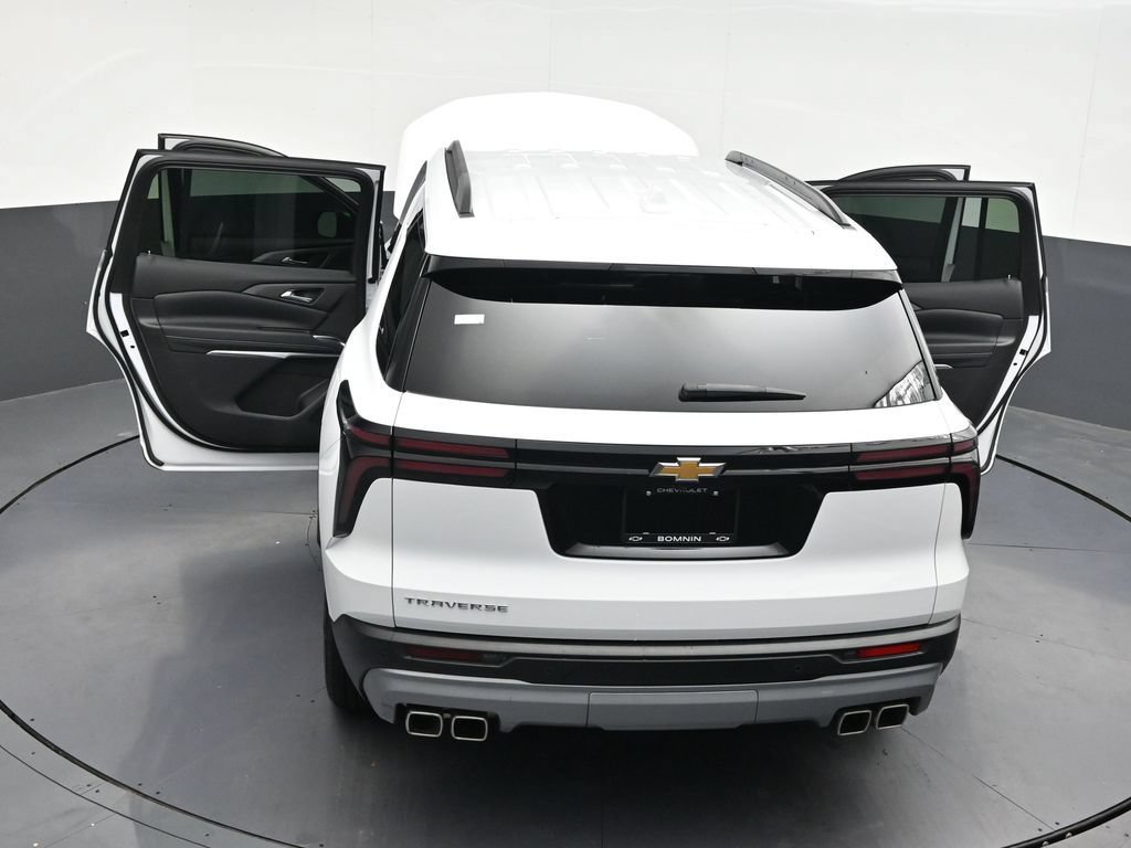 Used 2026 Chevrolet Traverse LT FWD image 37