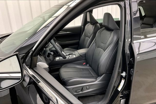 Certified 2025 INFINITI QX60 Luxe w/ Vision Package image 8