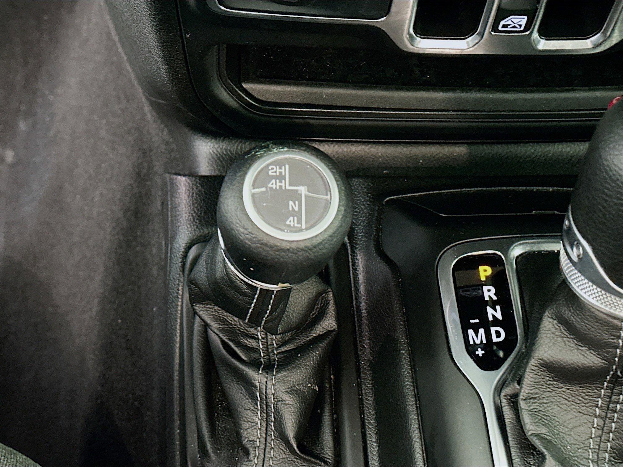 Used 2025 Jeep Wrangler Sport S image 24