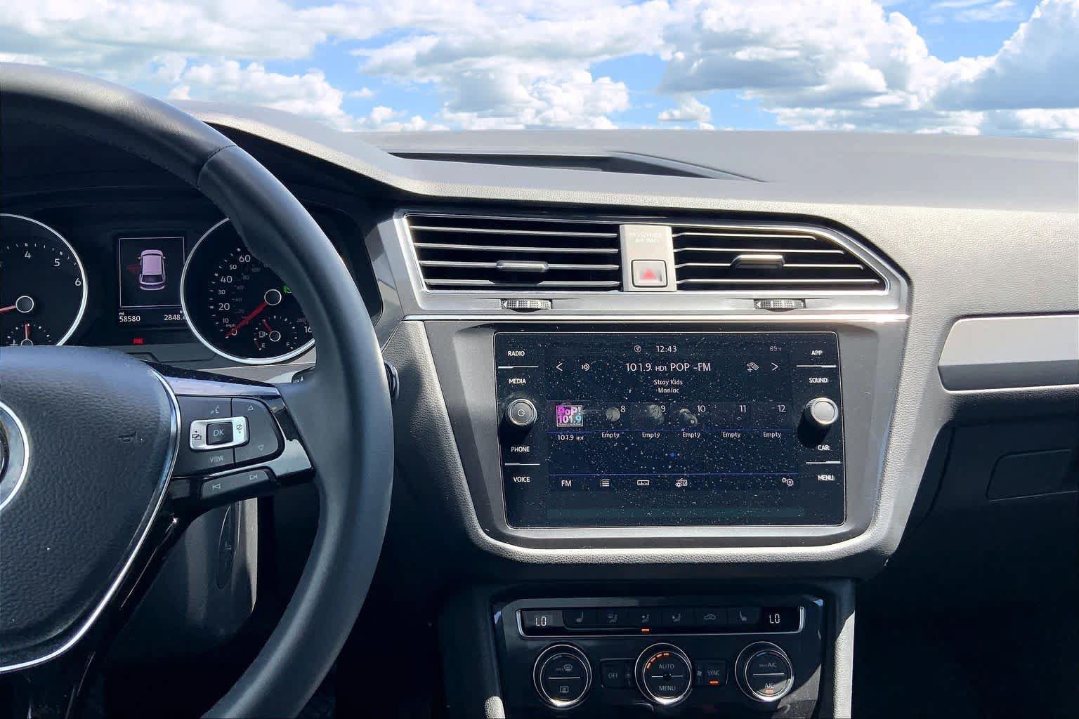 Used 2020 Volkswagen Tiguan SE FWD image 15