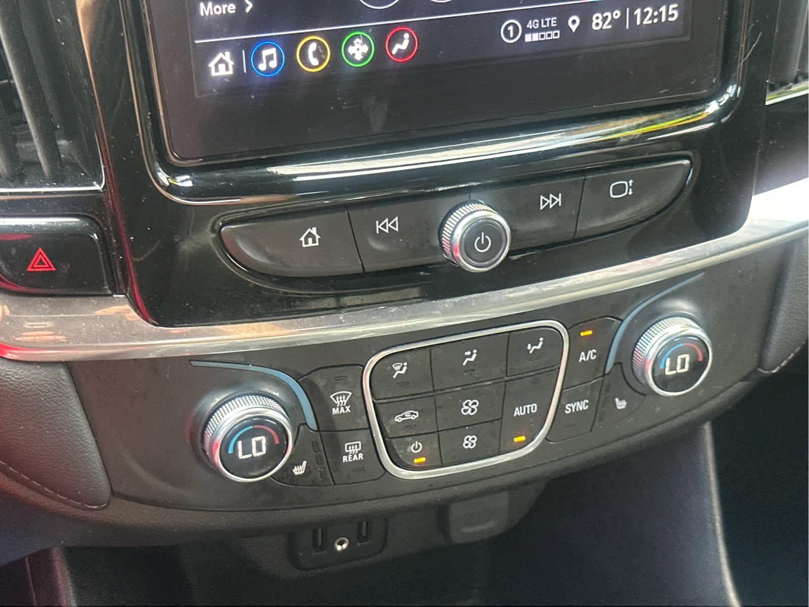 Used 2022 Chevrolet Traverse LT image 35