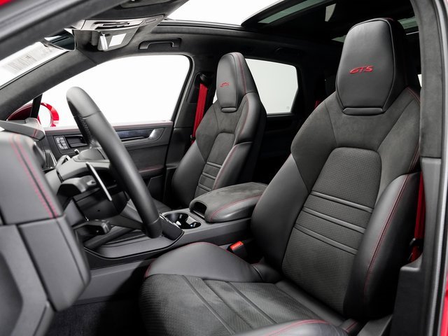 Used 2025 Porsche Cayenne GTS image 5