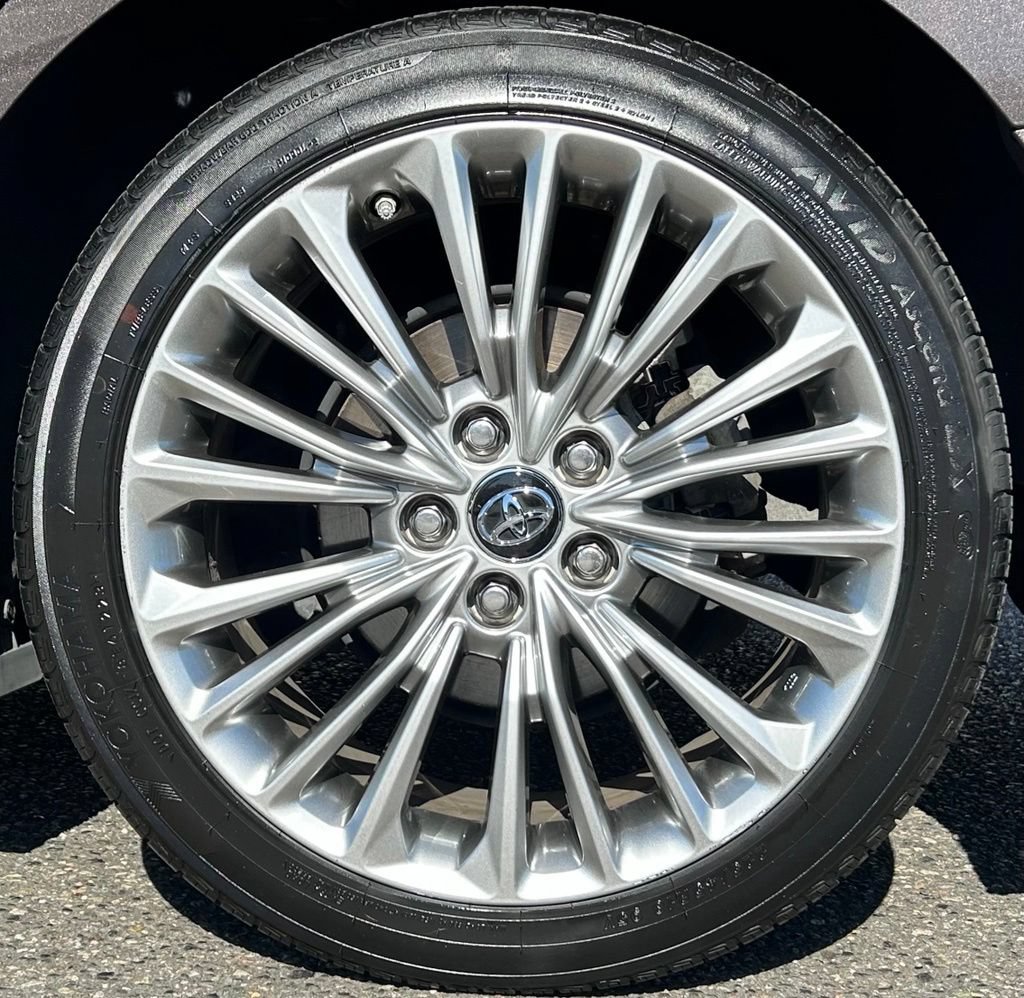 Certified 2019 Toyota Avalon Limited w/ Advanced Safety Package FWD image 28