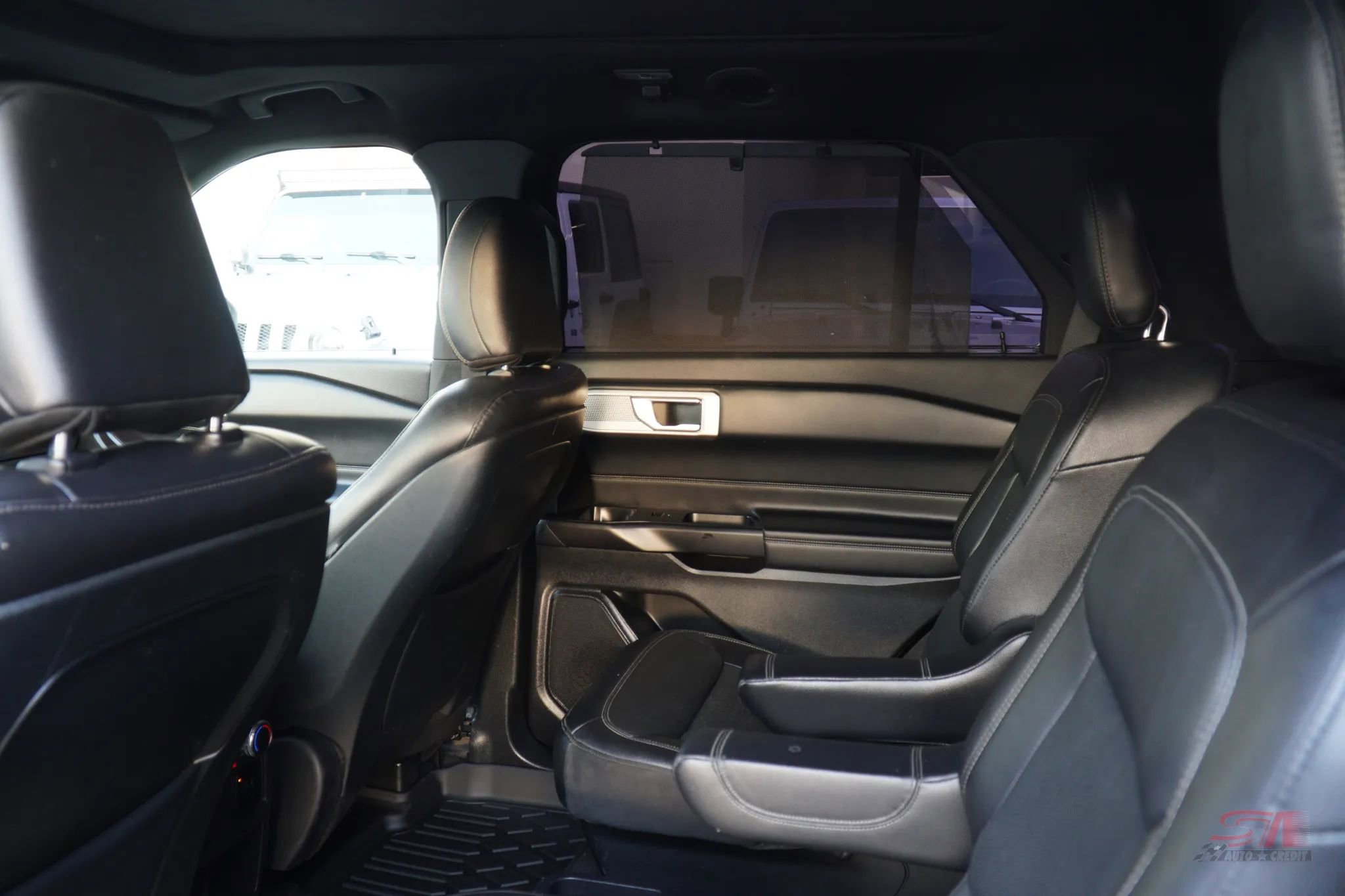 Used 2020 Ford Explorer Limited w/ Class III Trailer Tow Package image 21