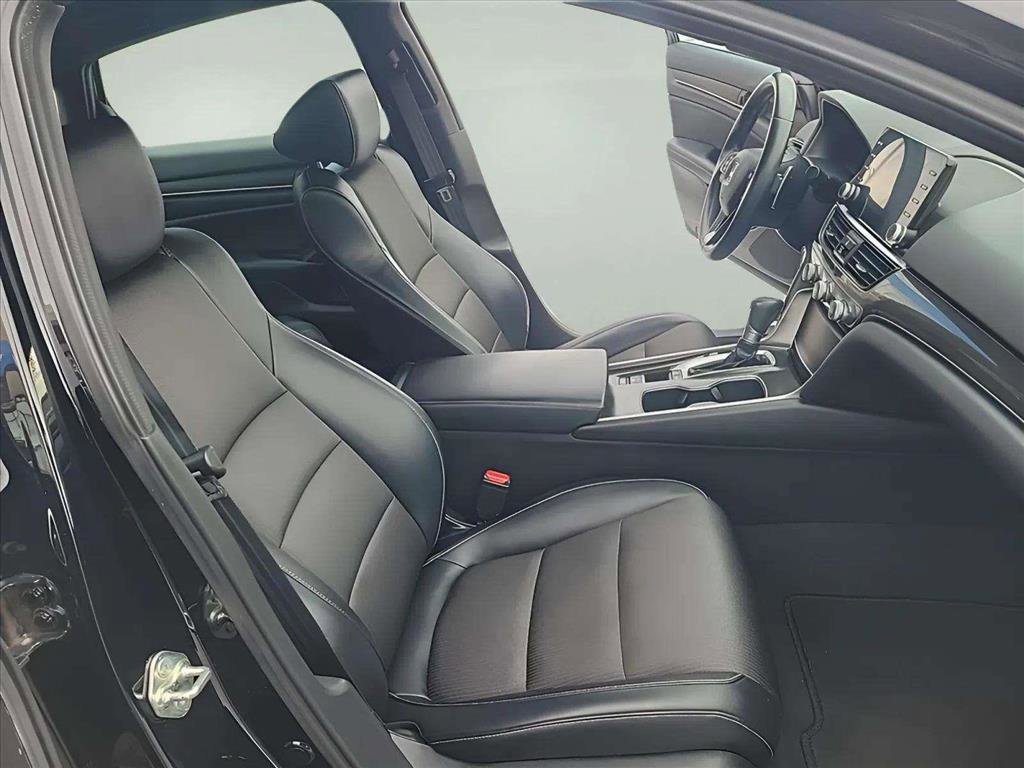 Used 2018 Honda Accord Sport image 18