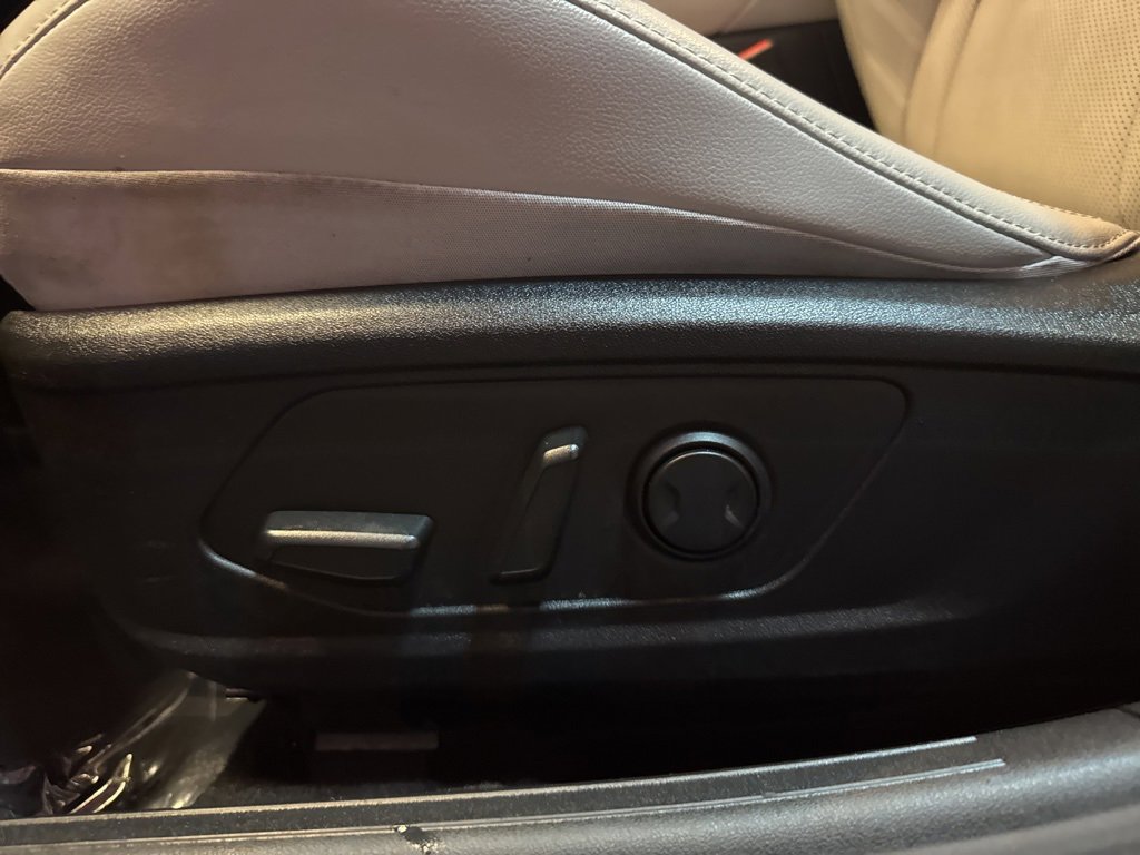 Used 2021 Hyundai Elantra Limited image 23