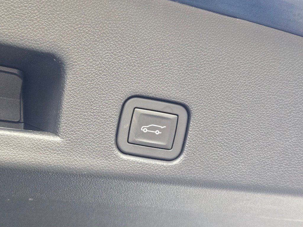 Certified 2026 Chevrolet Traverse LT AWD/4WD image 14