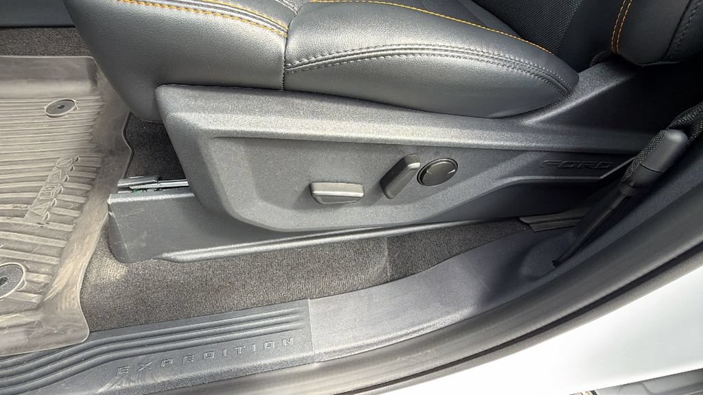 Used 2026 Ford Expedition Tremor AWD/4WD image 23