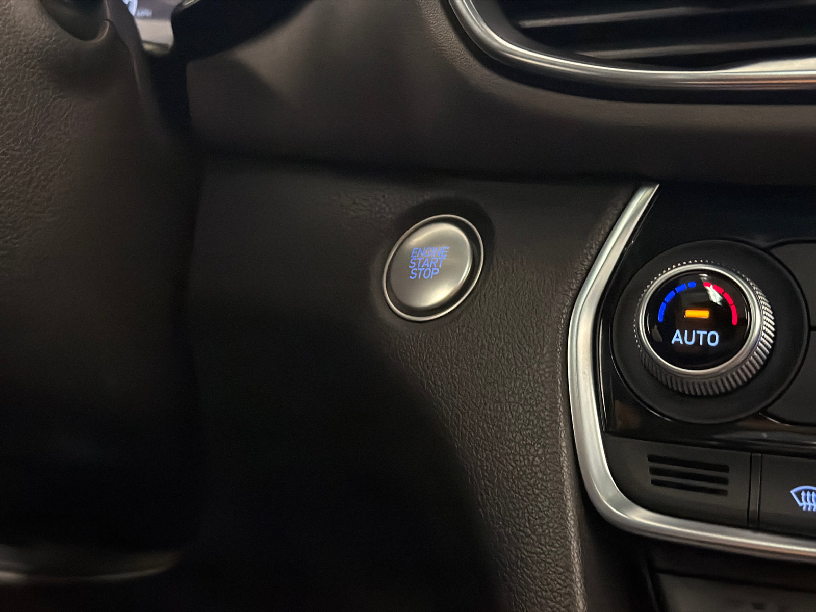 Used 2019 Hyundai Santa Fe FWD image 29
