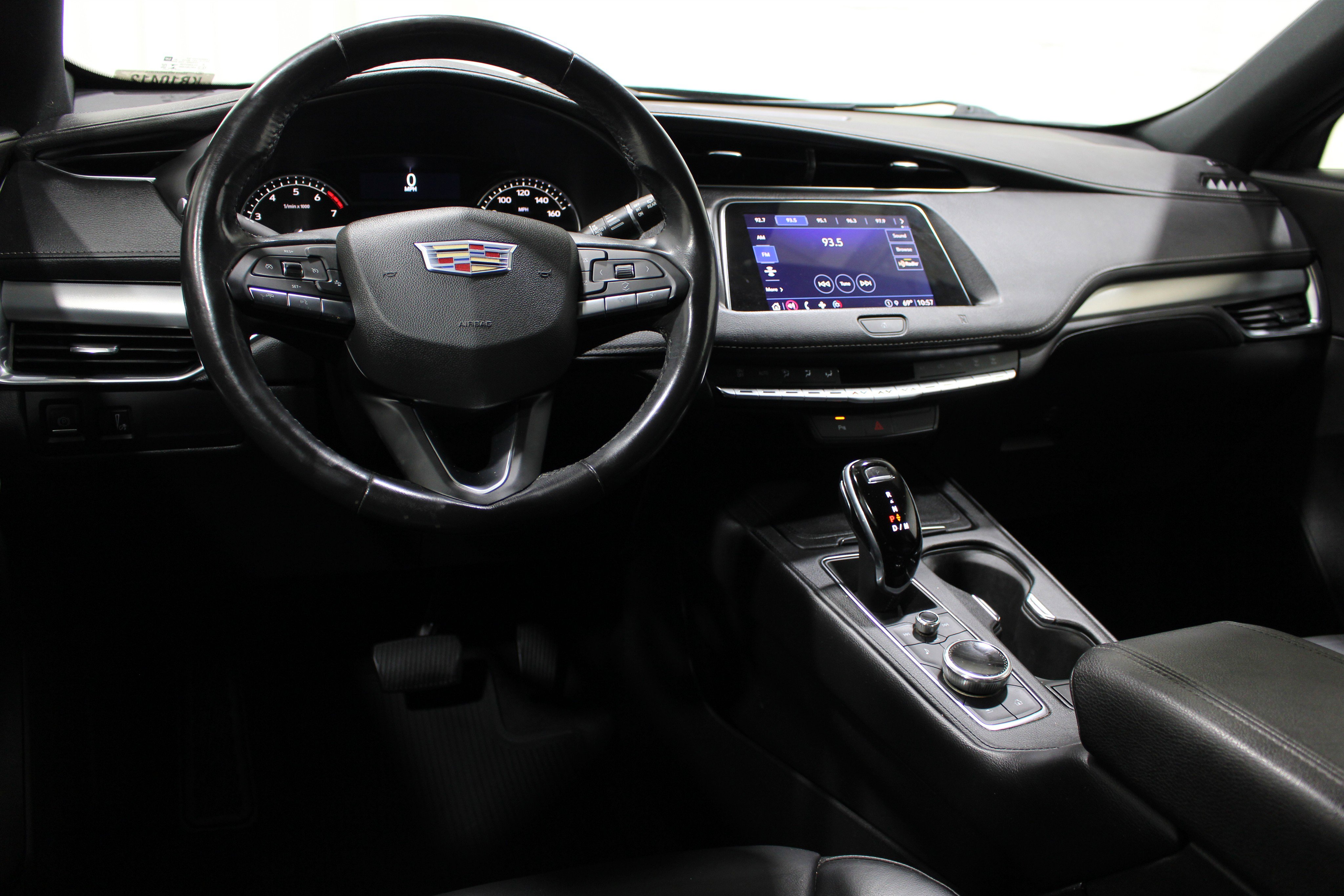 Used 2021 Cadillac XT4 Premium Luxury image 2