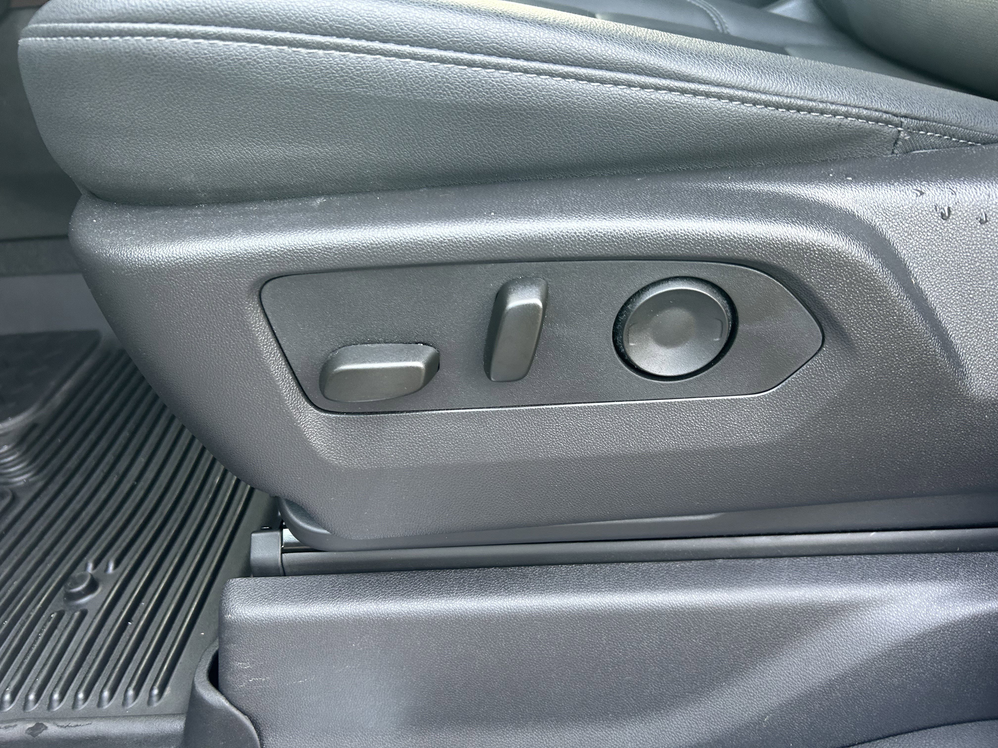 Used 2025 GMC Sierra 2500 SLT w/ SLT Premium Package image 31