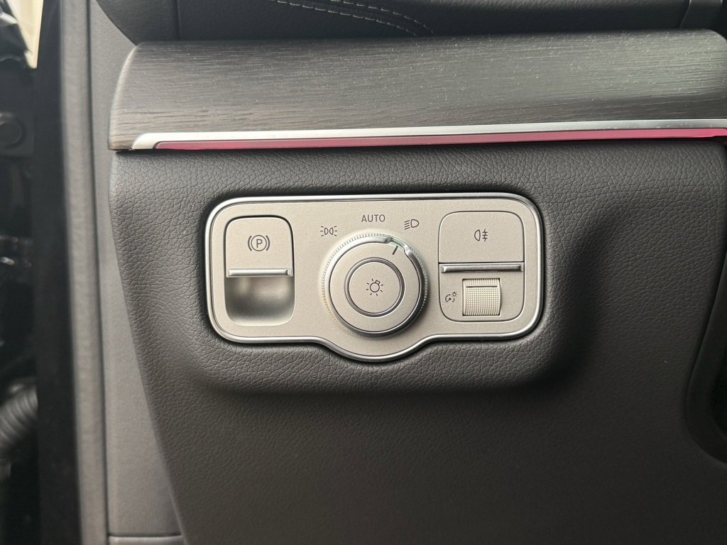 Used 2025 Mercedes-Benz GLS 450 4MATIC image 24