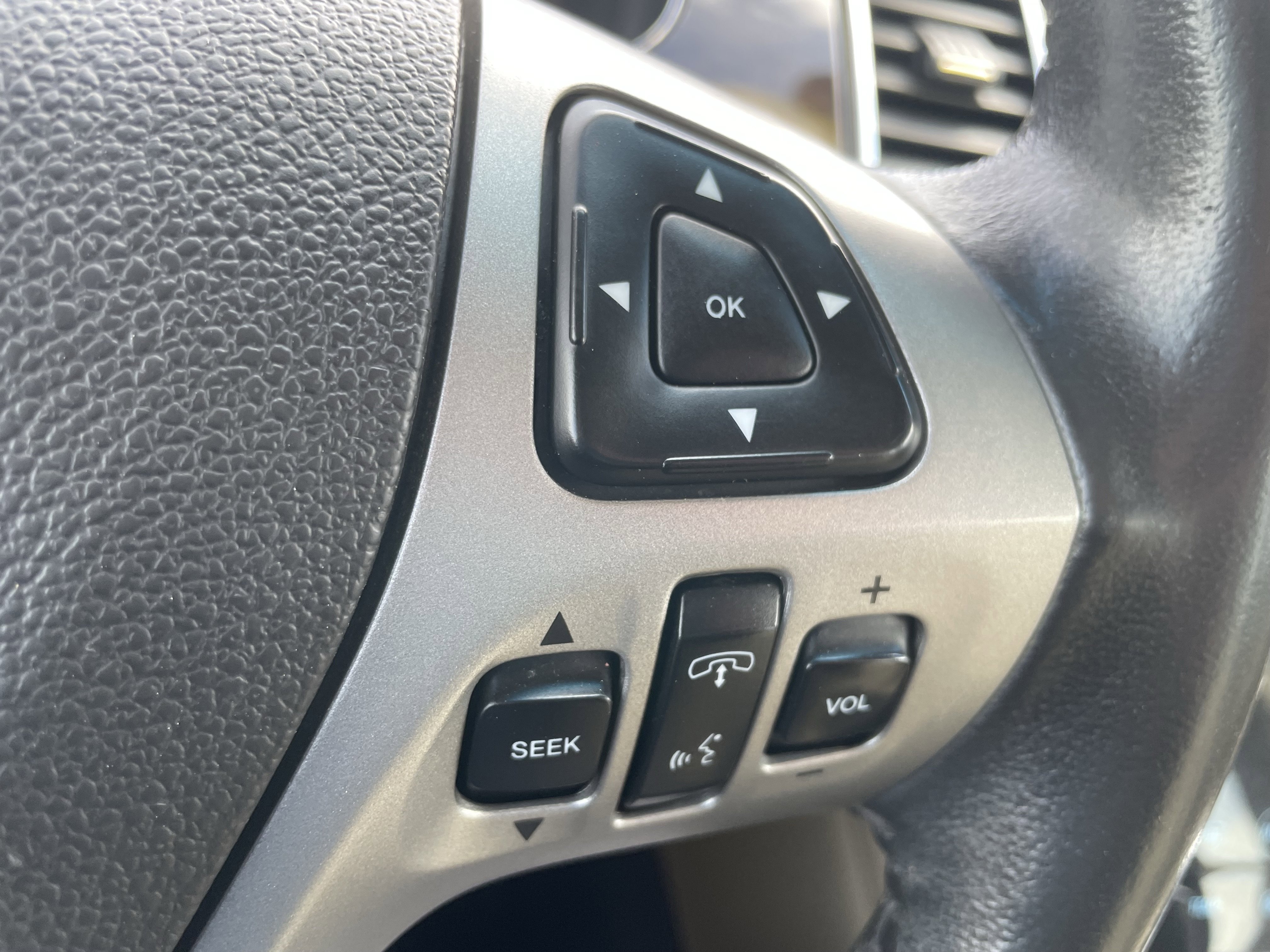 Used 2013 Ford Taurus Limited FWD image 16