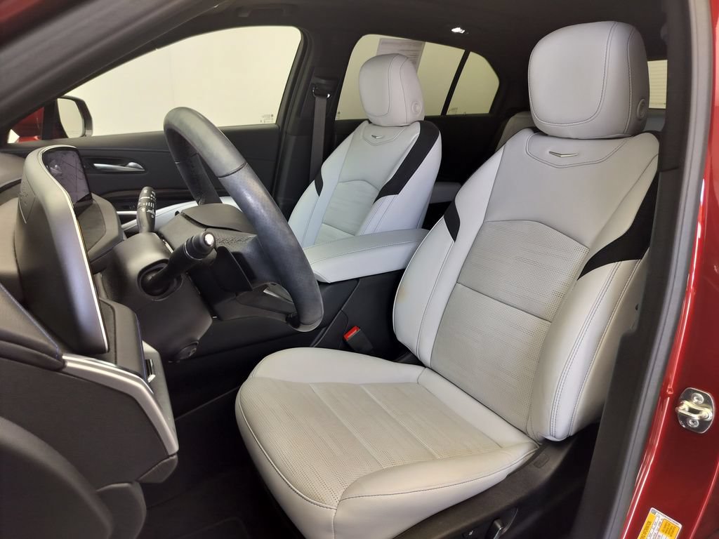 Used 2025 Cadillac XT4 Sport FWD image 10