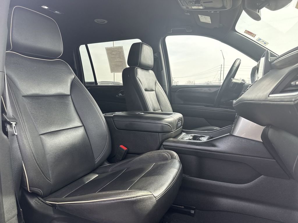 Used 2023 Chevrolet Suburban Premier image 26