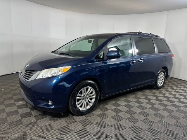 Used 2011 Toyota Sienna XLE image 7