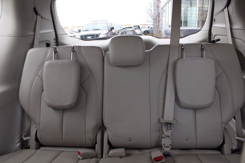 Used 2017 Chrysler Pacifica Touring-L image 29