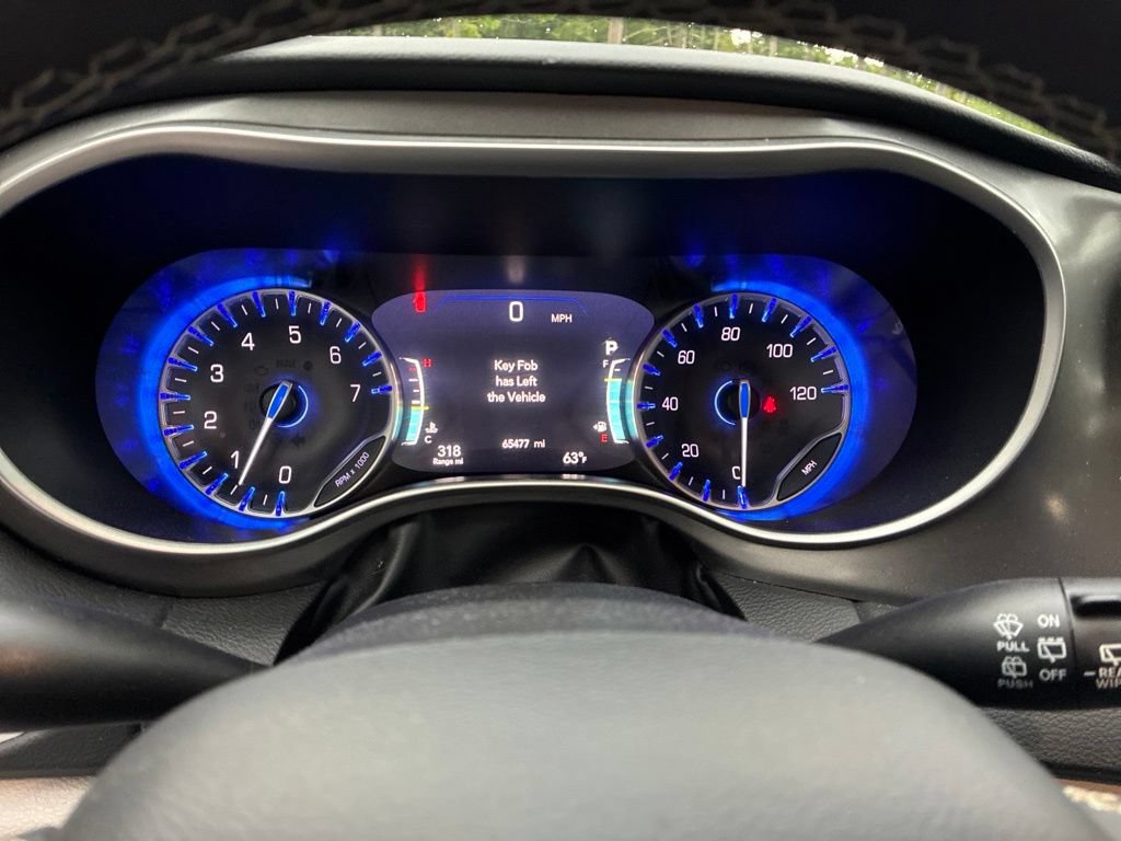 Used 2024 Chrysler Pacifica Touring-L FWD image 22
