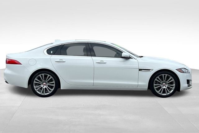 Used 2020 Jaguar XF Prestige image 3