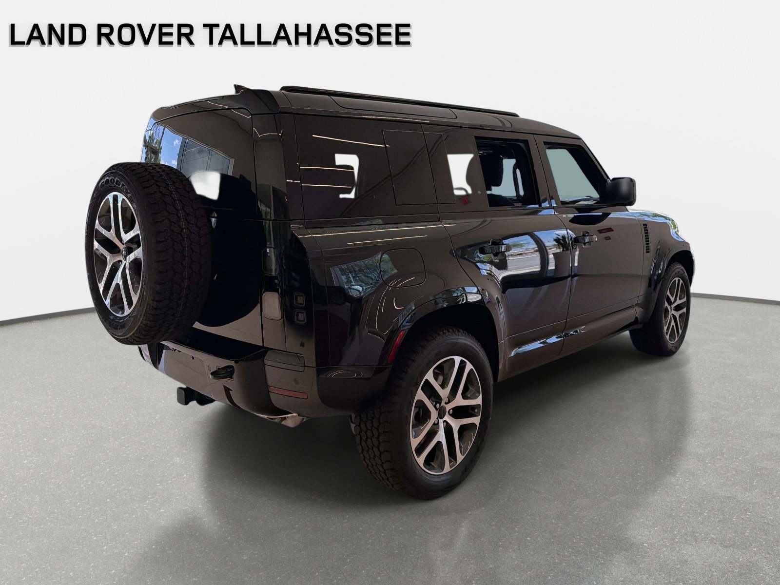 New 2026 Land Rover Defender 110 X-Dynamic SE image 5