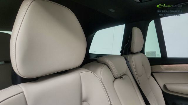 Used 2026 Volvo XC90 B5 Plus w/ Protection Package AWD/4WD image 40