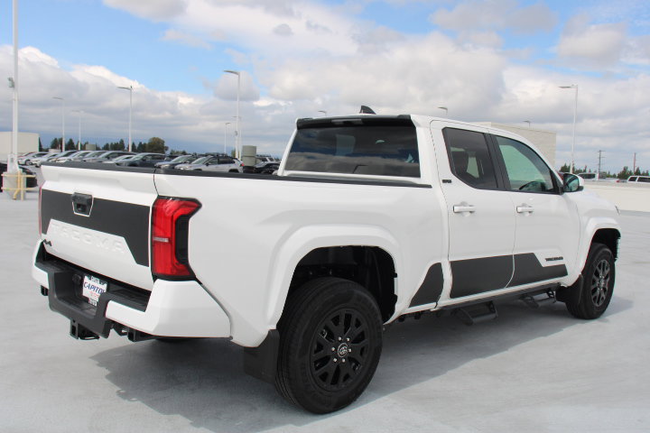 Certified 2026 Toyota Tacoma SR5 AWD/4WD image 3