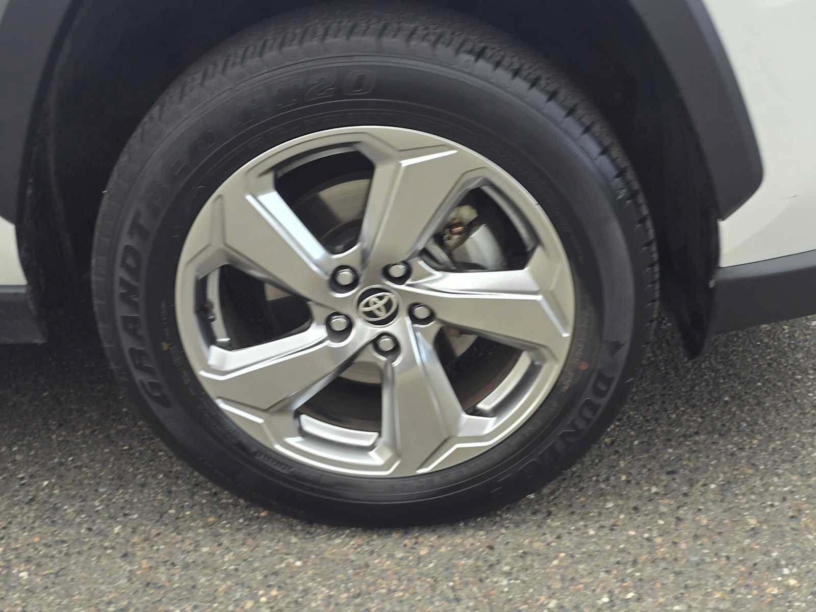 Used 2021 Toyota RAV4 XLE Premium AWD/4WD image 9
