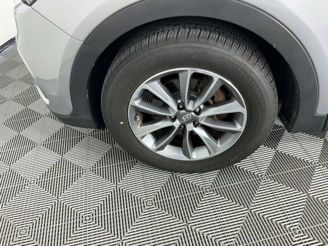 Used 2017 Hyundai Santa Fe SE image 18